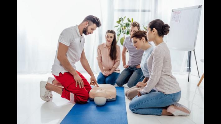 Nothelfer am Bahnhof Schaffhausen | Nothelferkurse für die Theorieprüfung