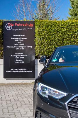 Die Fahrschule by Hansi