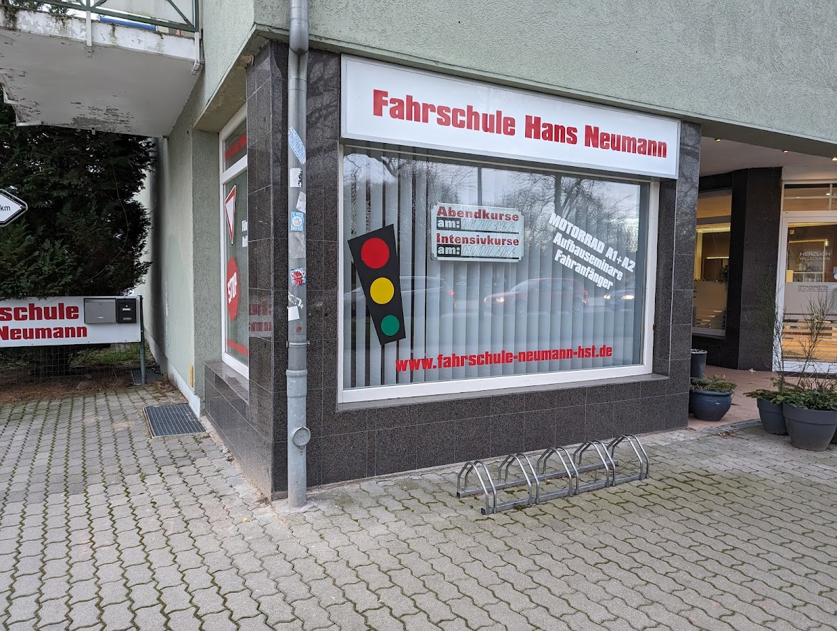 6834671232572