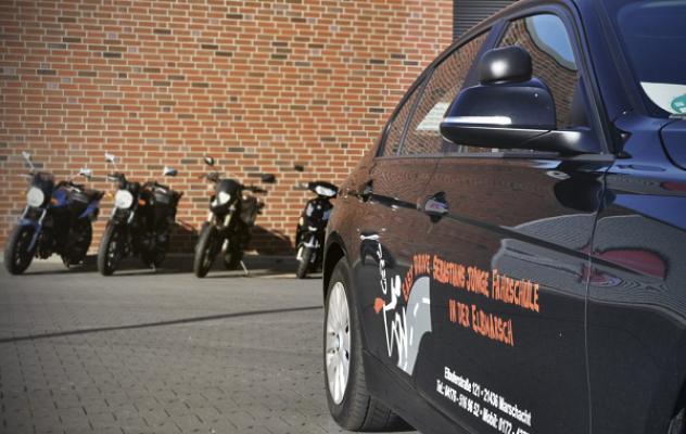 Sebastians junge Fahrschule