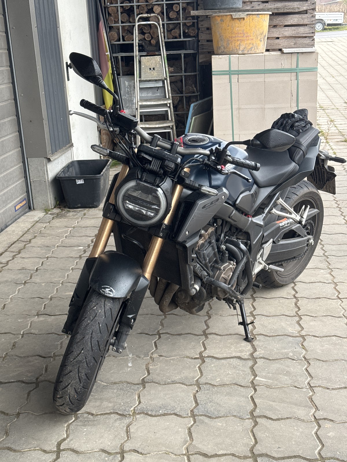 6834689bb9022