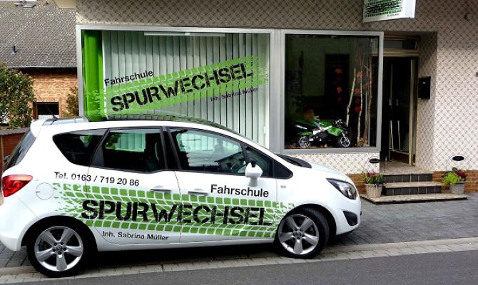 Fahrschule Spurwechsel