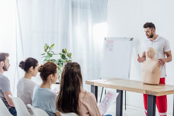 Nothelfer am Bahnhof Rheinfelden | Nothelferkurse für die Theorieprüfung