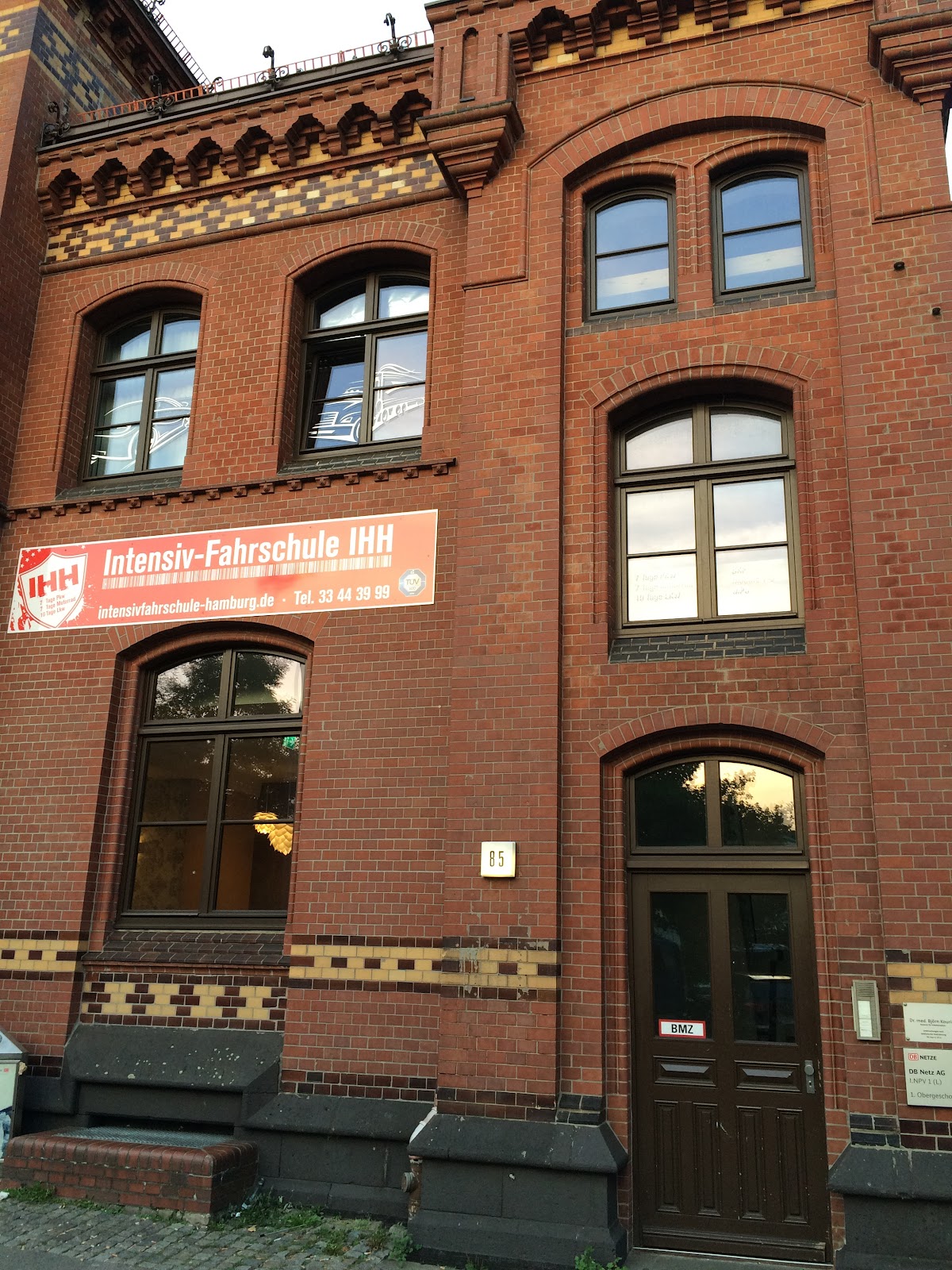 Intensiv - Fahrschule Hamburg IHH GmbH